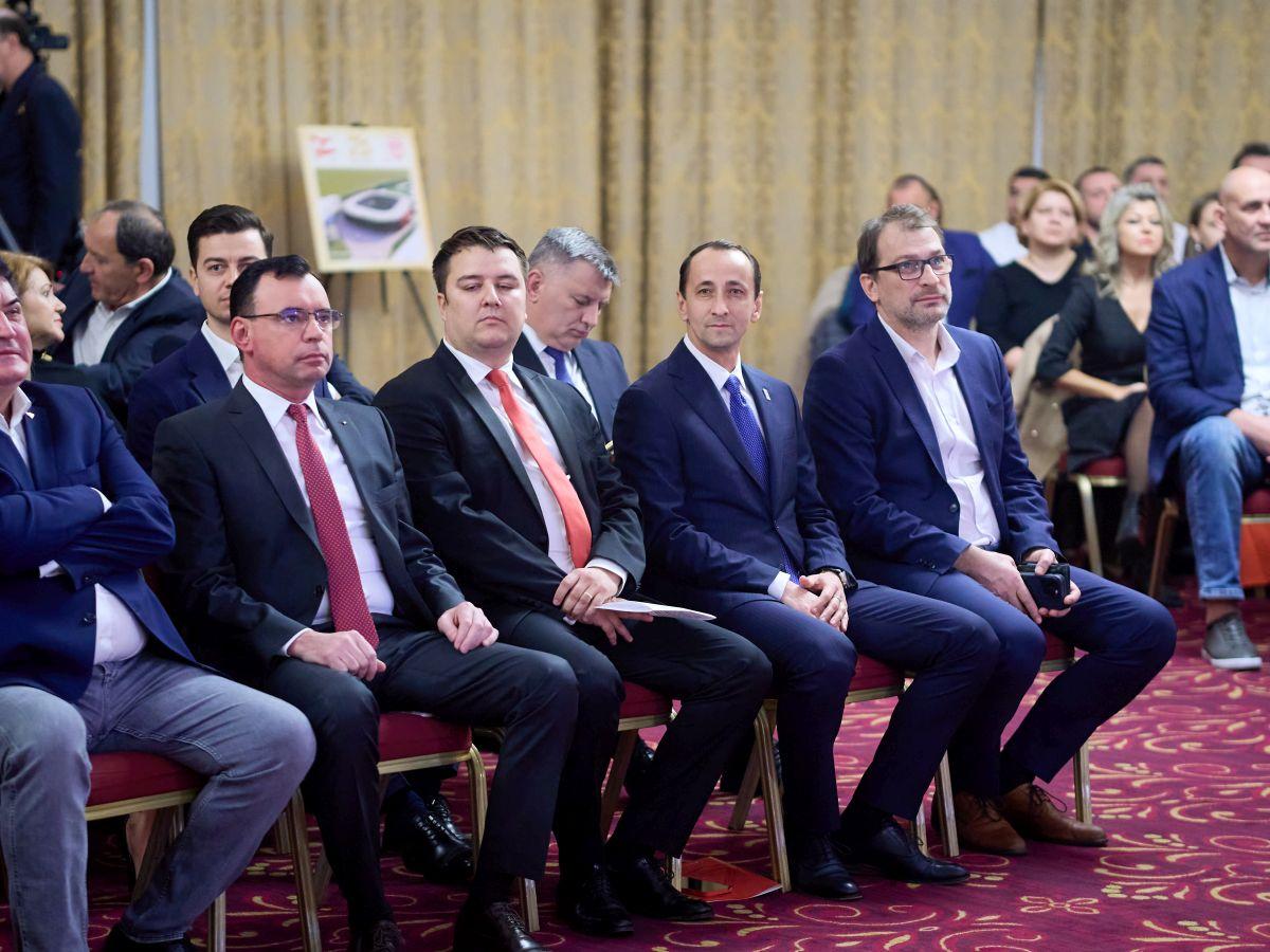 Imagini incredibile! David Popovici și ceilalți performeri de la CS Dinamo, trecuți în planul doi » Cum a apărut Gabi Oprea, fostul șef al MAI, la „Gala Sportului Dinamovist”