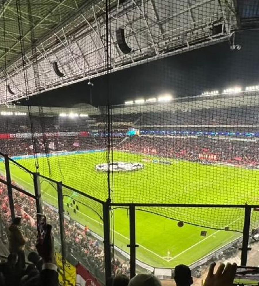 Sursă foto: X Scene șocante în Conference League » Suporterii lui Aston Villa și-au urmărit favoriții dintr-o cușcă