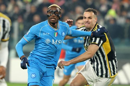 Federico Gatti, în duel cu Victor Osimhen // Foto: Imago