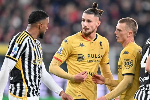 Radu Drăgușin în Genoa - Juventus / Foto: Imago