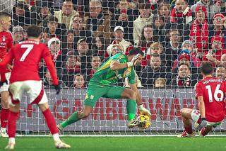 Emiliano Martinez, parada sezonului în Premier League! A scos miraculos o lovitură de cap în Nottingham Forest - Aston Villa