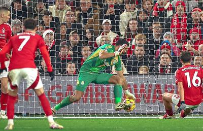Emiliano Martinez, parada sezonului în Premier League! A scos miraculos o lovitură de cap în Nottingham Forest - Aston Villa