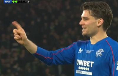 „Nu-ți merge cu mine!” » Schmeichel a încercat să-l păcălească pe Ianis Hagi, dar românul n-a șovăit. Filmul penalty-ului din finală