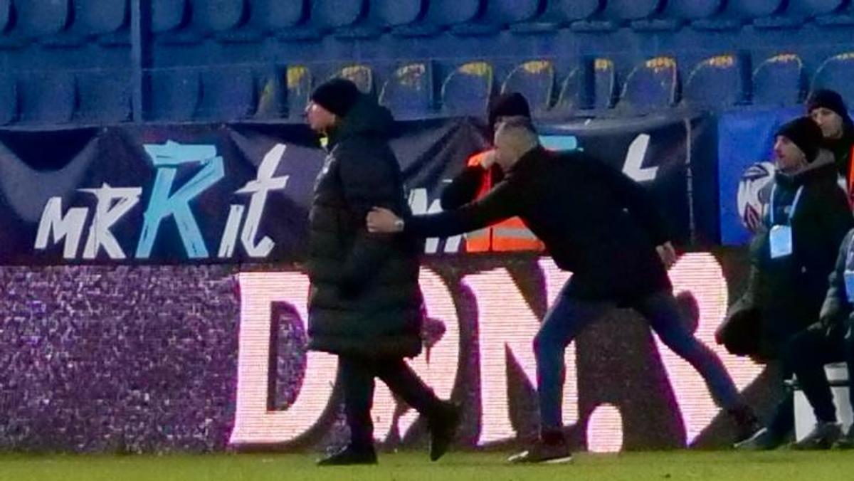 Dan Petrescu, de necontrolat în Unirea Slobozia - CFR Cluj » „Galben” în prima repriză, eliminat spre final!
