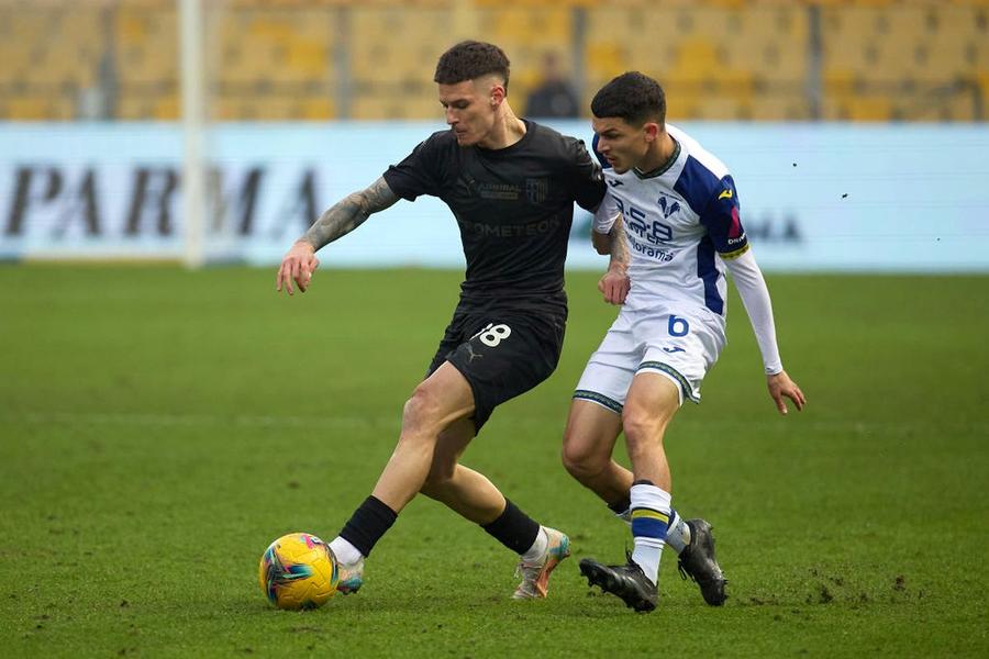 Dennis Man, în Parma - Hellas Verona / Foto: Guliver/GettyImages Avertismentul transmis de antrenorul Parmei » „Dennis Man nu s-a pregătit normal. Fac un apel la seriozitate!”