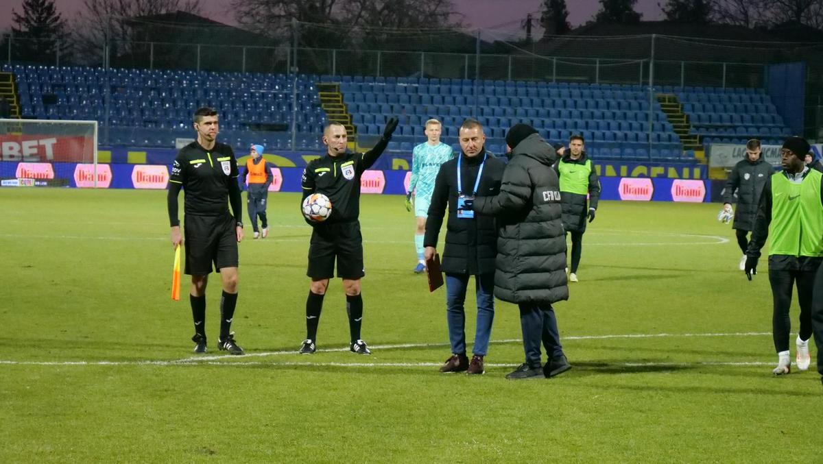 Dan Petrescu nu s-a potolit nici la pauză