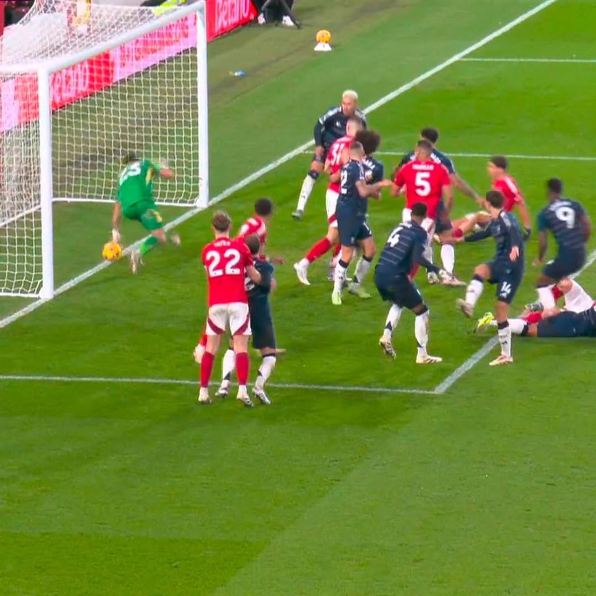 Emiliano Martinez, parada sezonului în Premier League