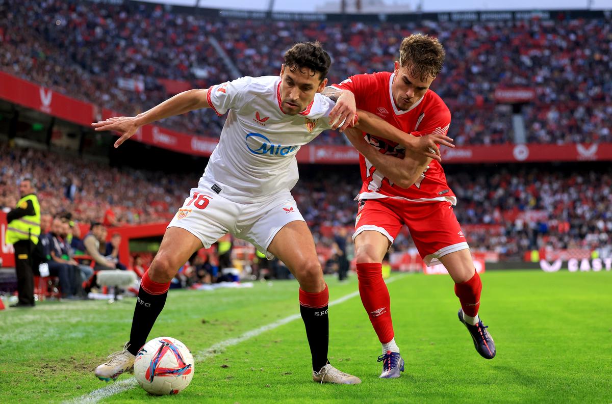 Imagini senzaționale! Jesus Navas, legenda celor de la Sevilla, a jucat ultimul meci acasă » A îngenuncheat și a plâns în fața peluzei: „Până la moarte!”