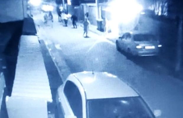 VIDEO Au apărut primele imagini cu „masacrul” din Tei Toboc! Bătaia, surprinsă de camerele de supraveghere din zonă