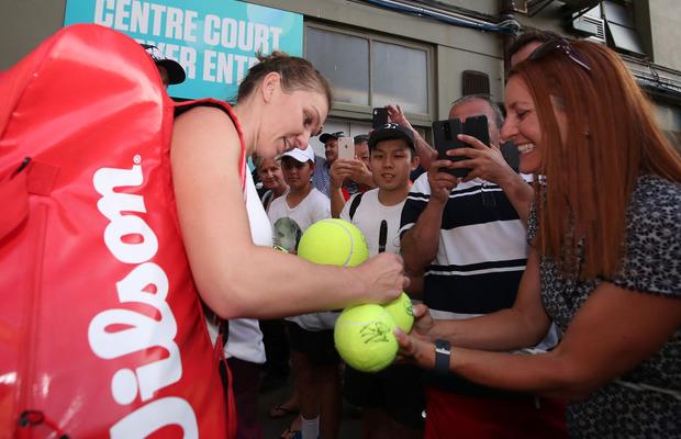 Simona Halep a pierdut la Adelaide, dar Navratilova o vede printre favorite la Australian Open: „Fiţi cu ochii şi pe ea!”