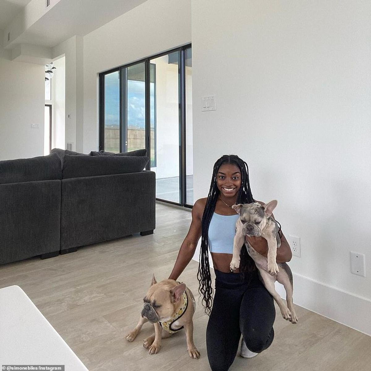 Simone Biles - casa Texas