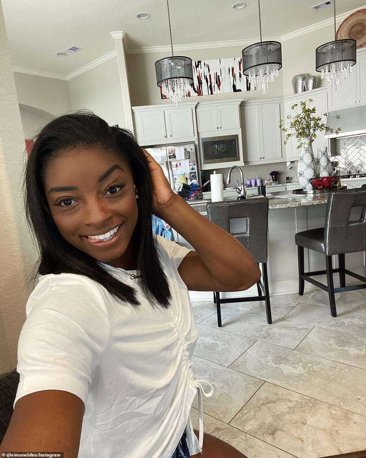 „Mă întrebam: de ce pisica e sătulă, iar eu sufăr atât de foame?” » Simone Biles, mărturisiri tulburătoare din copilărie