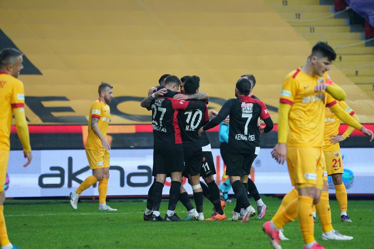 Gaziantep - Kayserispor 2-1 » Dan Petrescu a debutat cu o înfrângere! Alexandru Maxim a marcat golul decisiv