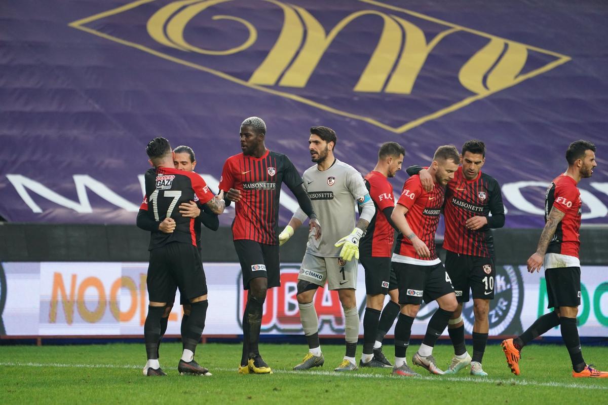 Gaziantep - Kayserispor 2-1 » Dan Petrescu a debutat cu o înfrângere! Alexandru Maxim a marcat golul decisiv