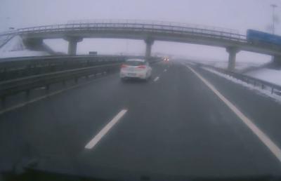 Accident evitat în ultimul moment pe Autostrada A3 Gilău-Turda! Un autoturism a fost surprins mergând pe contrasens