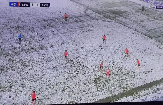 FOTO. Imaginile începutului de an » Câte echipe vezi pe teren? 