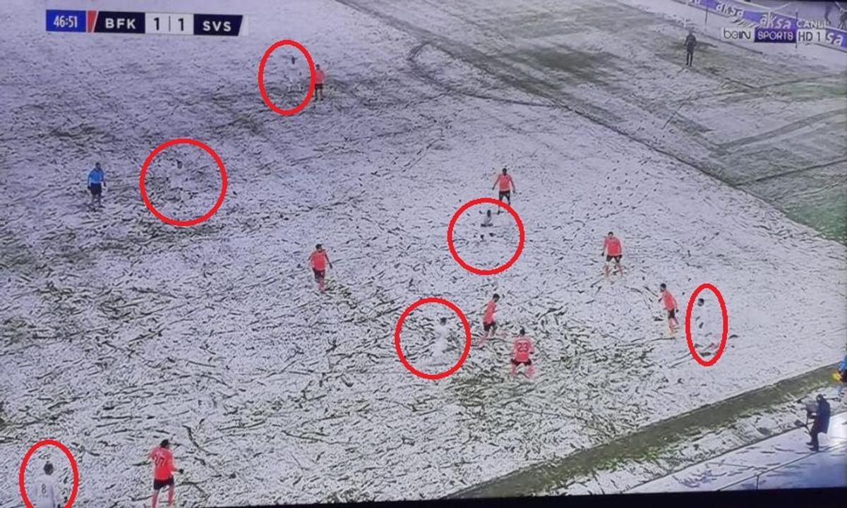 FOTO. Imaginile începutului de an » Câte echipe vezi pe teren? 