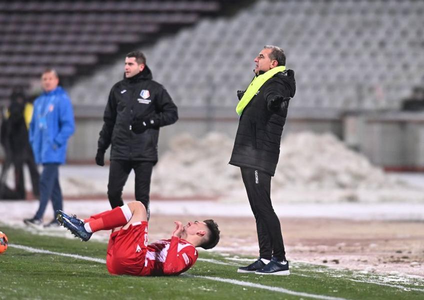 Jerry Gane, antrenorul lui Dinamo, l-a înțepat din nou pe șeful roș-albilor, Pablo Cortacero, după eșecul „câinilor” de pe teren propriu contra Chindiei, 0-1.