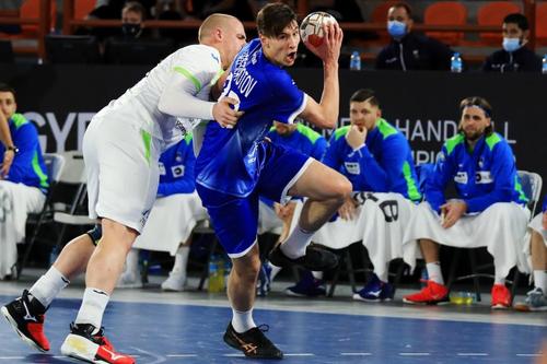 Echipa Federației Ruse, denumirea sub care participă Rusia după suspendarea de patru ani de la WADA, e la a doua ispravă la Mondiale. După egalul cu Belarus a venit succesul contra Sloveniei, scor 31-25. FOTO IHF