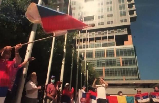 Agitație în fața Curții Federale din Melbourne » Sârbii s-au adunat din nou pentru a-l susține pe Novak Djokovic