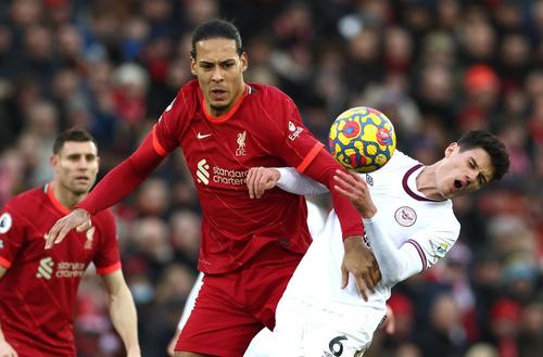 Astăzi s-au disputat două meciuri din Premier League, runda #22: Liverpool - Brentford 3-0 și West Ham - Leeds 2-3.