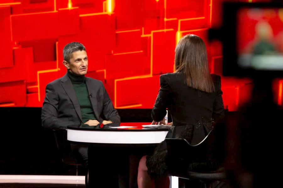 Răzvan Lucescu, față în față cu Denise Rifai Răzvan Lucescu și-a schimbat total discursul: „Nu urăsc Steaua. Îmi spun acum: «Uite cât de tâmpit ai fost!»”