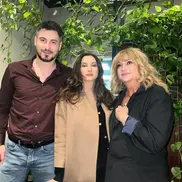 Alex Pițurcă, alături de Claudia, sora sa, și mama Maria