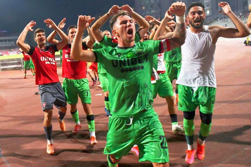 Deian Sorescu, scandând împotriva rivalei alături de galeria lui Dinamo / Sursă foto: Imago Images