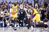Ce a pățit fanul care a încercat să îl îmbrățișeze pe LeBron » Reacția starului celor de la Lakers