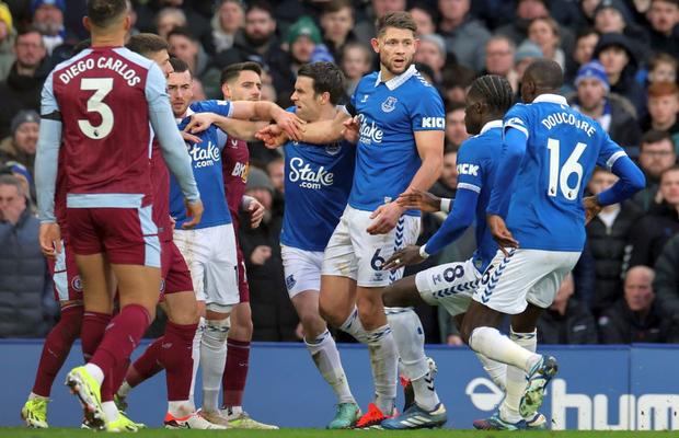 Cade afacerea de 580 de milioane de euro » Fondul de investiții care vrea Farul nu mai preia echipa de tradiție din Premier League