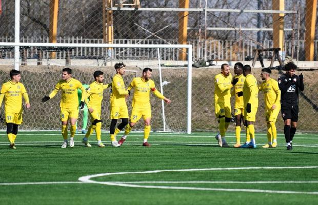 Principala favorită la promovarea în Liga 1 și-a întărit defensiva cu un fundaș din primul eșalon