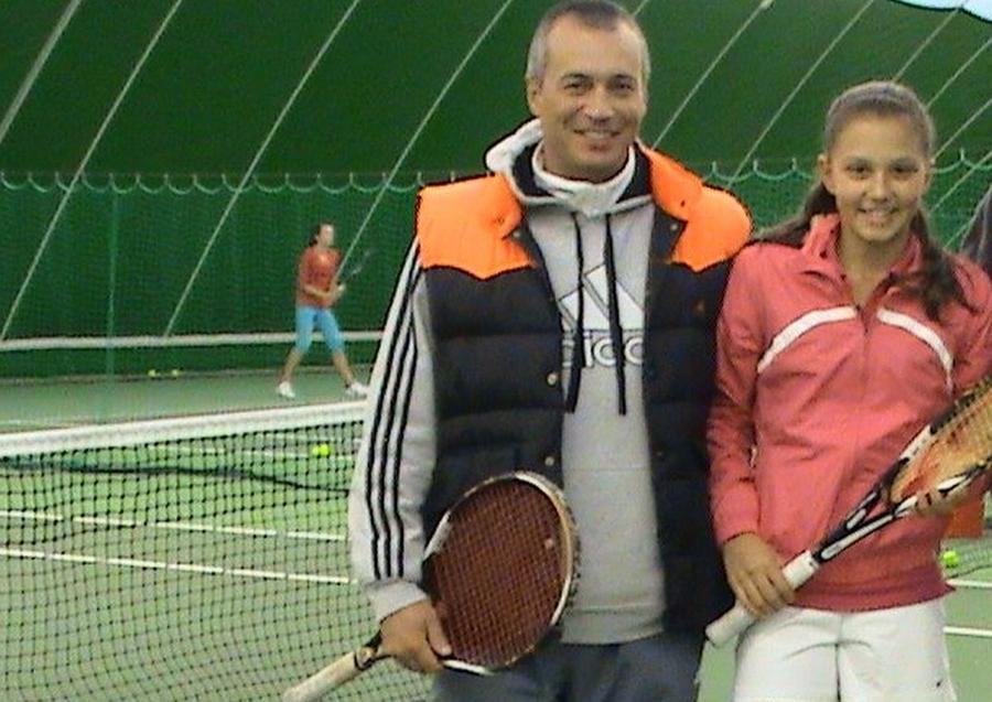 Corneliu Enache și Jaqueline Cristian, în adolescența jucătoarei / Sursă foto: Facebook Primul antrenor al lui Jaqueline Cristian a analizat momentul excelent de la Australian Open: „Câștigă și următorul meci”