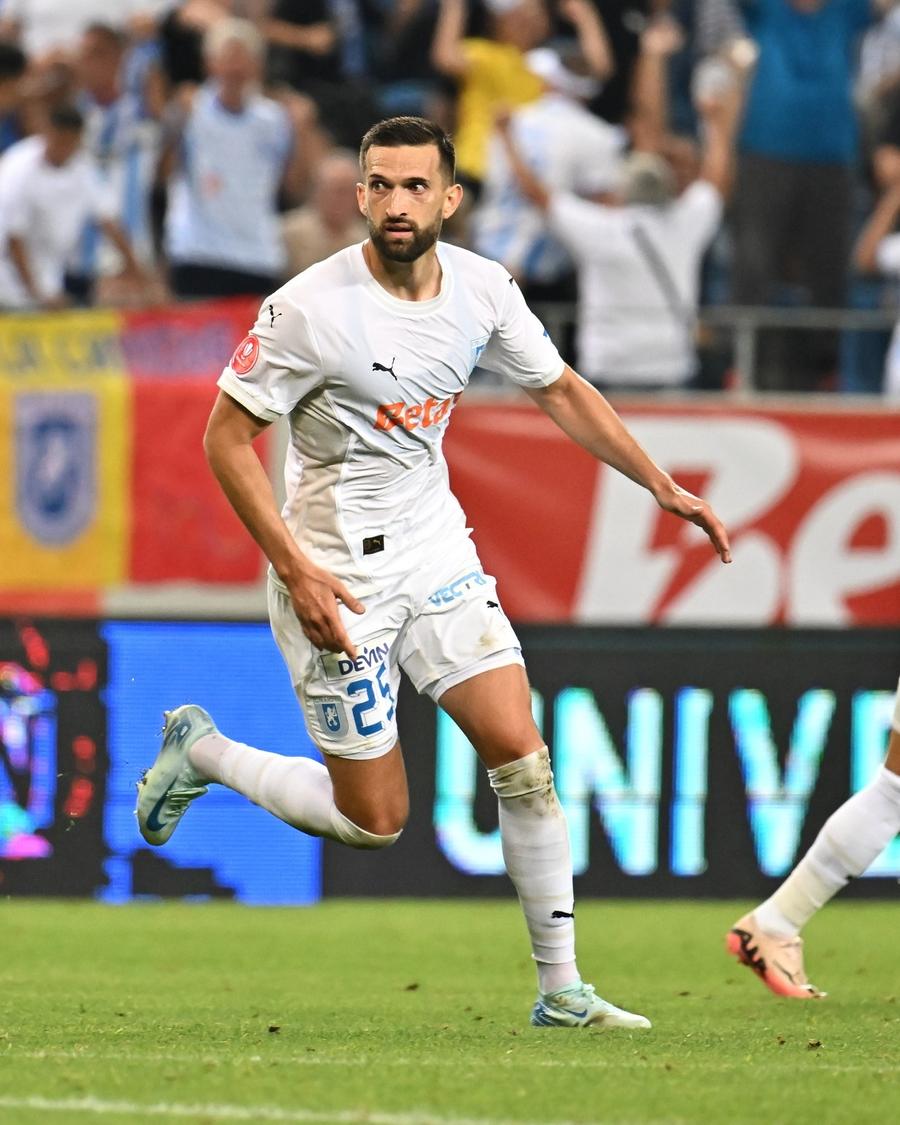 Gregorio Sierra / foto: Universitatea Craiova Universitatea Craiova a anunțat al doilea „divorț” în patru ore » Fotbalistul care a marcat în cupele europene pentru olteni a plecat