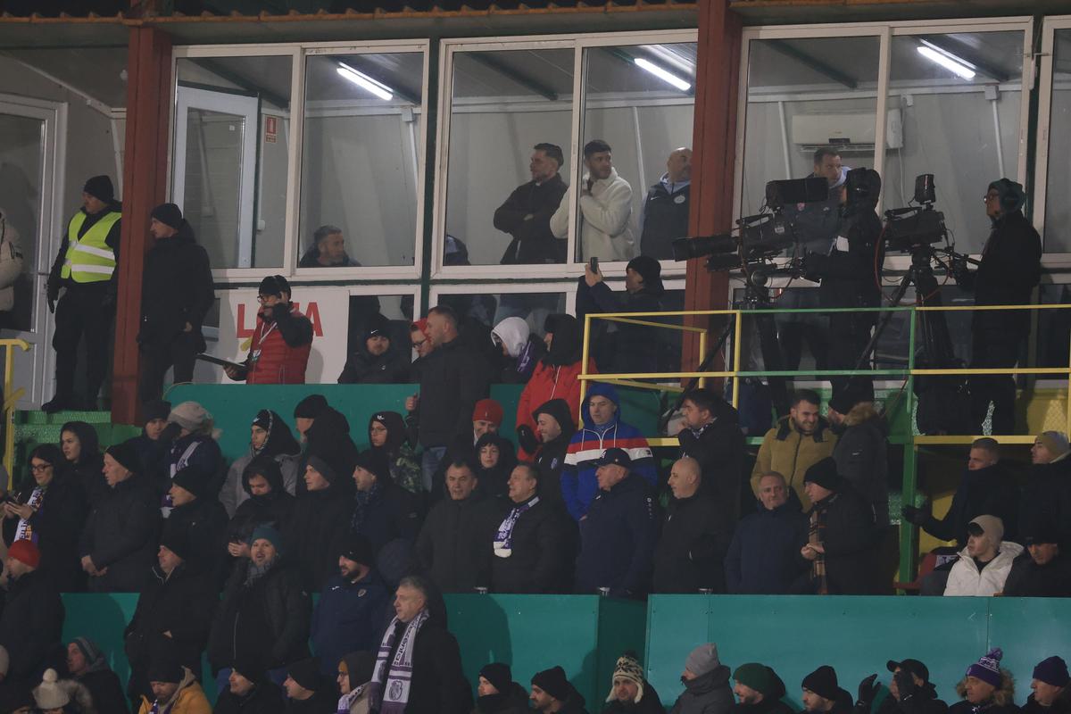 Suporteri în locul jurnaliștilor la masa presei la FC Argeș - FCSB