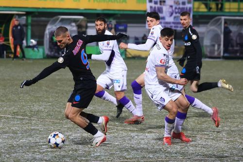 Terenurile sub orice critică sunt un motiv pentru care se discută reducerea numărului de echipe / FOTO: Ionuț Iordache (GSP.ro)