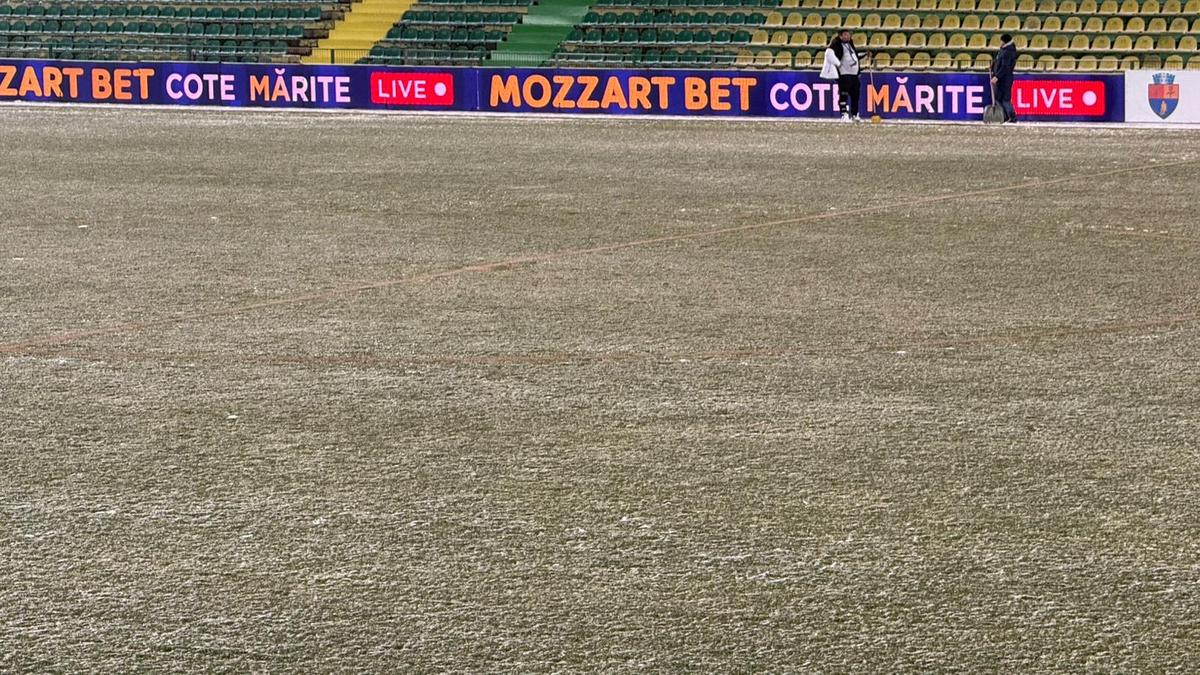 Cum se prezintă gazonul înainte de FC Argeș - FCSB