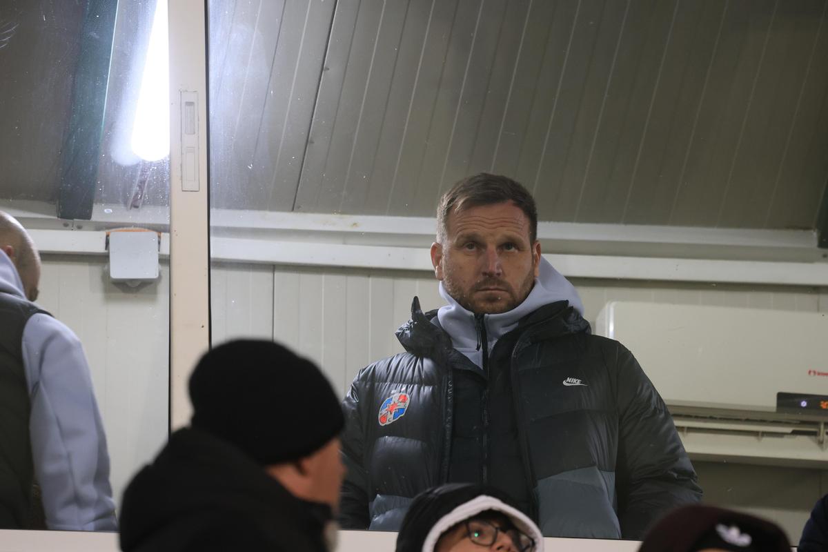 Suporteri în locul jurnaliștilor la masa presei la FC Argeș - FCSB