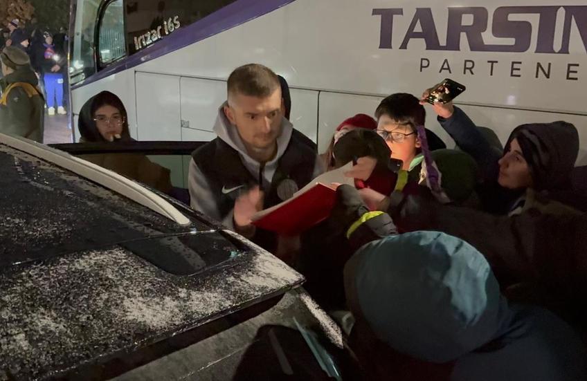 Considerat liderul vestiarului, Tănase nu a făcut deplasarea de întoarcere la București cu autocarul echipei, așa cum au procedat toți ceilalți jucători și membri ai staff-ului.