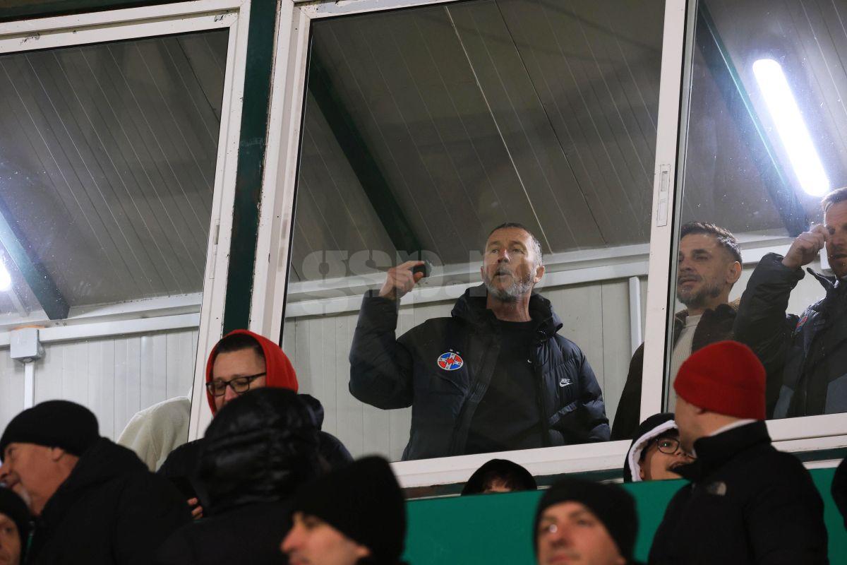 Mihai Stoica, în conflict cu spectatorii la Argeș - FCSB