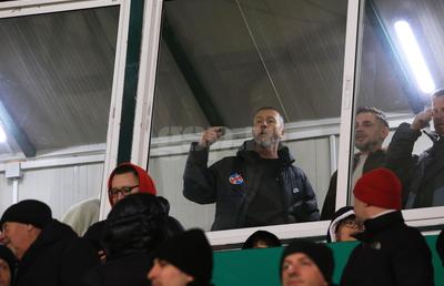 Mihai Stoica, în conflict cu fanii celor de la FC Argeș » Imaginile surprinse de GSP: ținut cu greu în lojă!