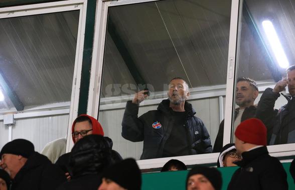 Mihai Stoica, în conflict cu fanii celor de la FC Argeș » Imaginile surprinse de GSP: ținut cu greu în lojă!