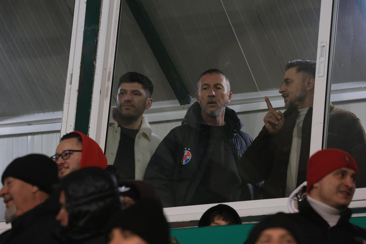 Suporteri în locul jurnaliștilor la masa presei la FC Argeș - FCSB