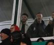 Suporteri în locul jurnaliștilor la masa presei la FC Argeș - FCSB / FOTO: Ionuț Iordache (GSP.ro)