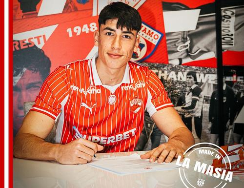 Ianis Târbă a semnat cu Dinamo // sursă foto: Facebook @ Dinamo Bucuresti