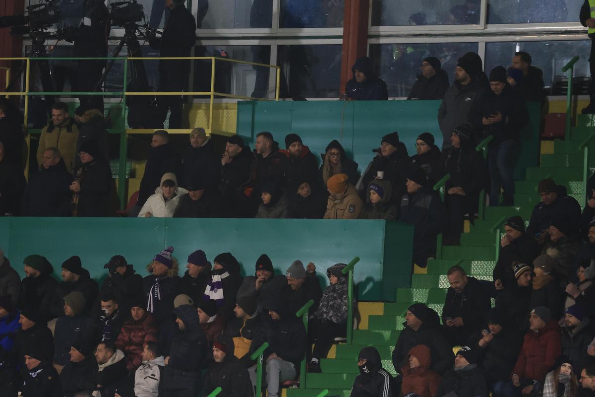 Suporteri în locul jurnaliștilor la masa presei la FC Argeș - FCSB