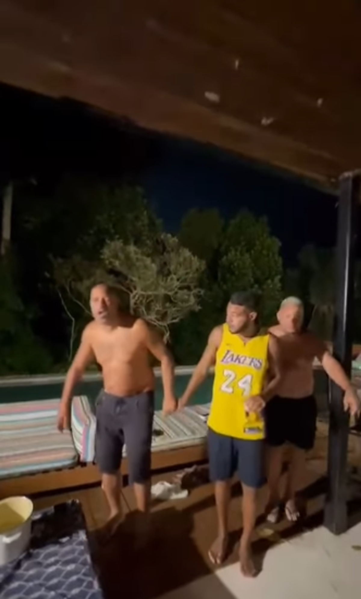După fotbal, cucerește și străzile din Rio! Încă un episod de pomină cu „Împăratul” Adriano