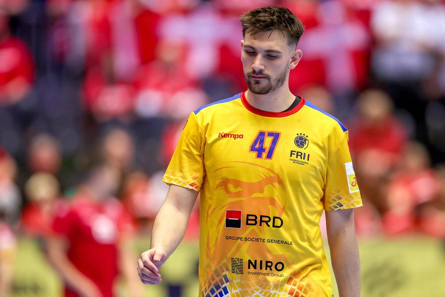 Andrei Buzle, interul de pe partea stângă a naționalei României // FOTO: Imago Images Prima reacție din tabăra României, direct de pe parchet, după eșecul suferit la Europeanul de handbal masculin