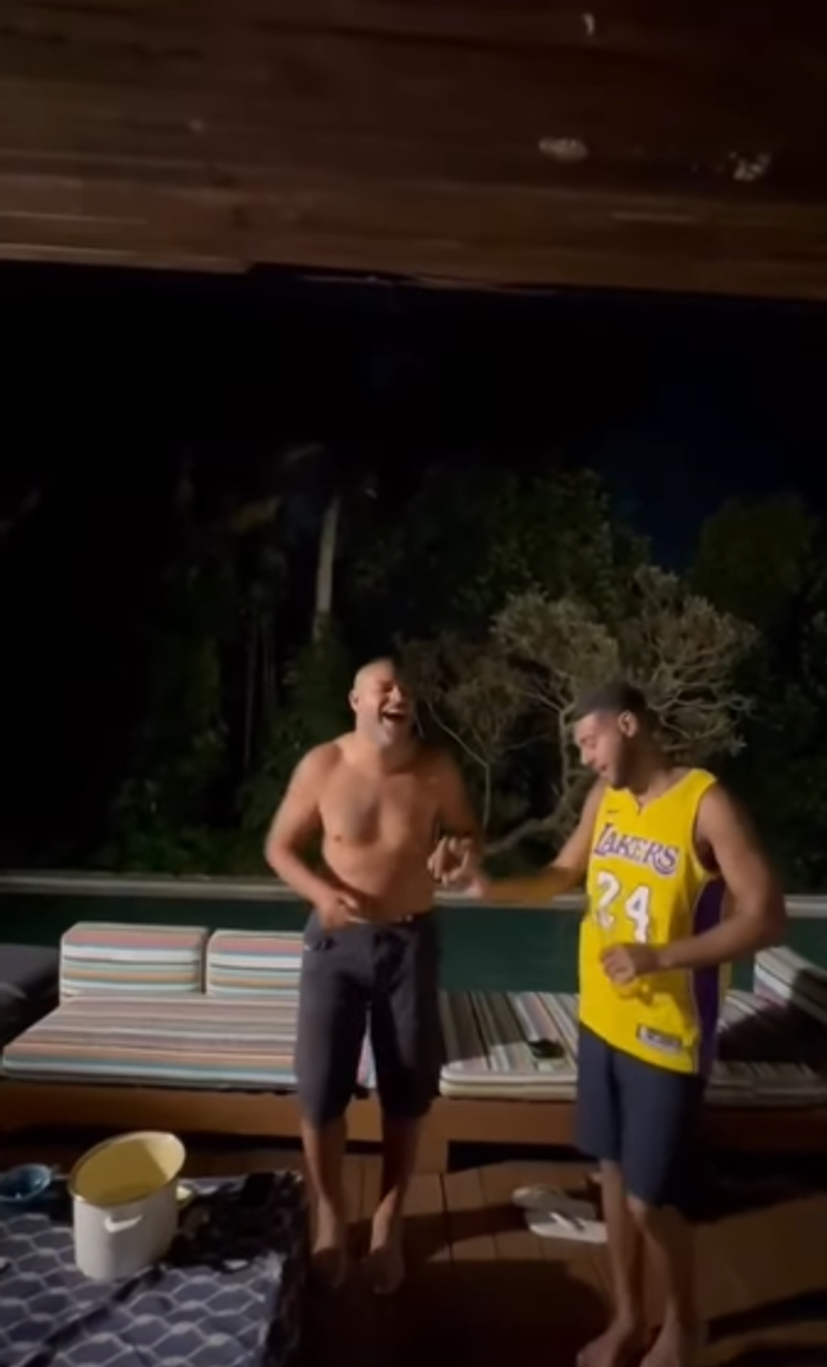 După fotbal, cucerește și străzile din Rio! Încă un episod de pomină cu „Împăratul” Adriano