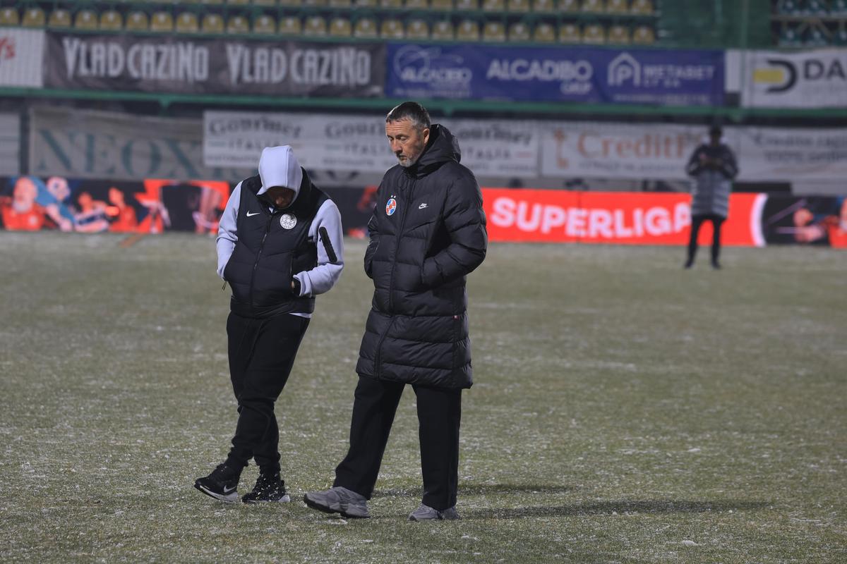 Gestul făcut de toți fotbaliștii campioanei FCSB, când au pășit pe gazonul de la Mioveni