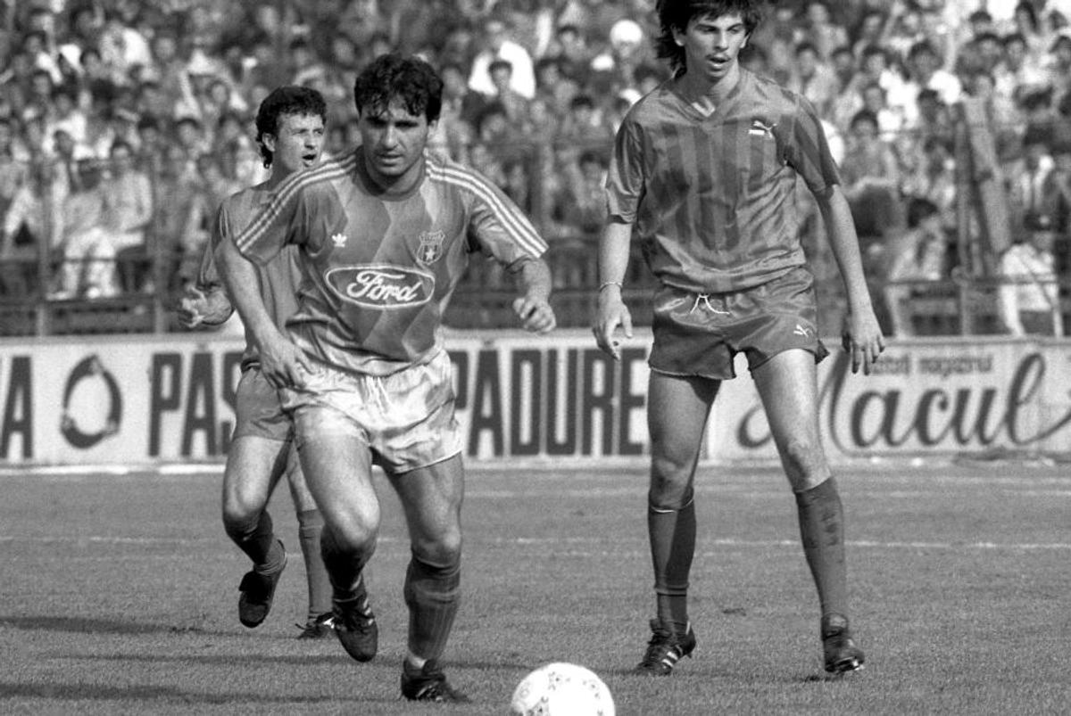DINAMO - FCSB // 5 povești memorabile cu Gică Hagi în derby-urile cu Dinamo: de ce i-a sărit cu genunchii în spate lui Lupescu + cel mai bun meci din carieră: „Am fost de clasă mondială”